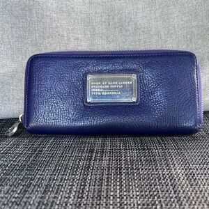 Marc by Marc Jacobs Navy Leather Zip Around Wallet – Excellent Condition